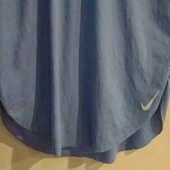 Nike Dri-Fit blue city sleek reflective women's medium running top - Picture 2 of 4